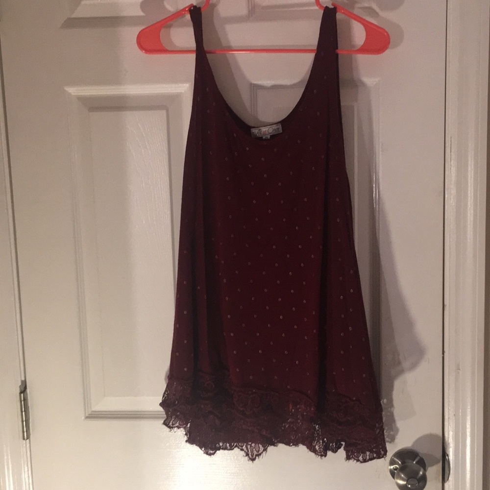 Maroon tank top / gold detail / lace trim